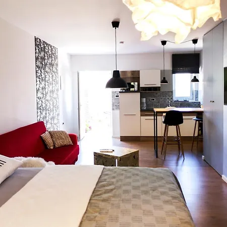 Pretty Little Thing Called Biska Pula