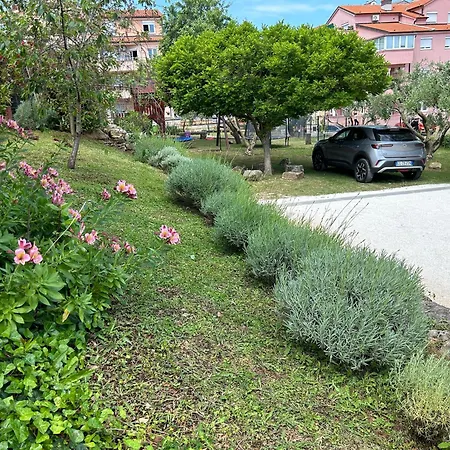 Pretty Little Thing Called Biska * Pula