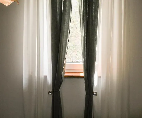 Pretty Little Thing Called Biska Daire