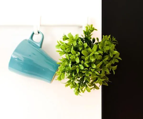 Pretty Little Thing Called Biska *