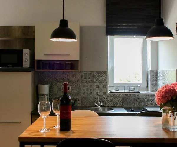 Pretty Little Thing Called Biska