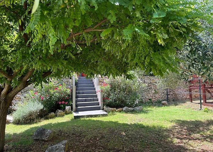 Pretty Little Thing Called Biska Daire *