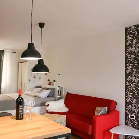 Pretty Little Thing Called Biska *