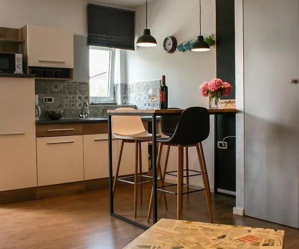 아파트 Pretty Little Thing Called Biska 풀라