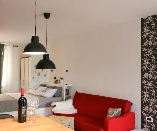 Pretty Little Thing Called Biska *