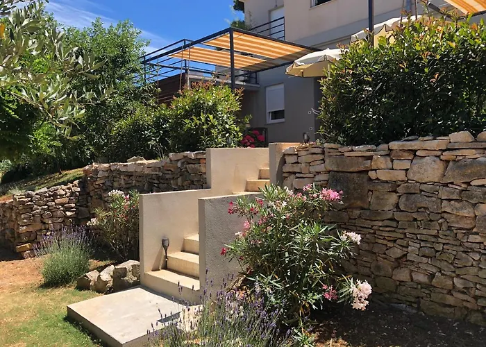 아파트 Pretty Little Thing Called Biska 풀라