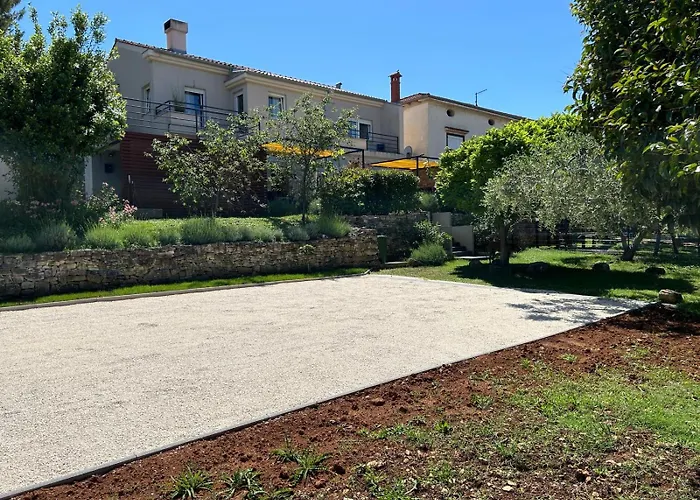 Pretty Little Thing Called Biska *