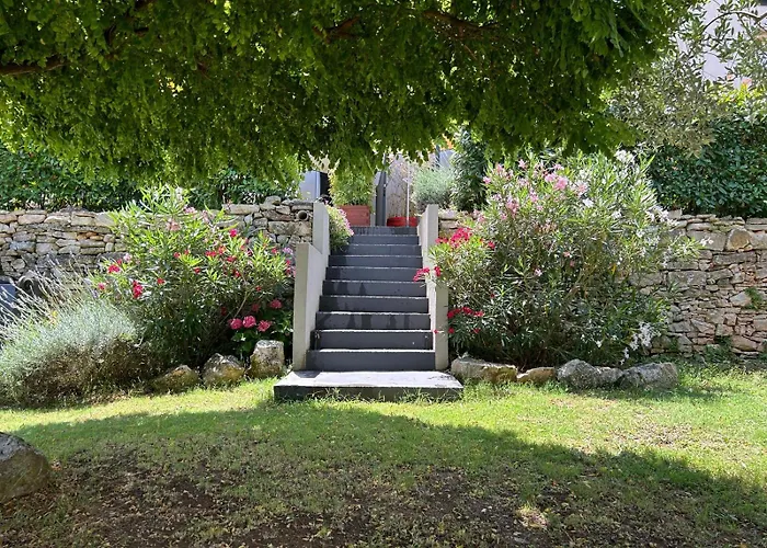 아파트 Pretty Little Thing Called Biska 풀라